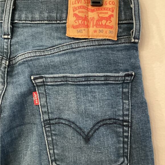 Levi’s Jeans in Size 30 and Length 27” - Preloved. - Picture 4 of 5